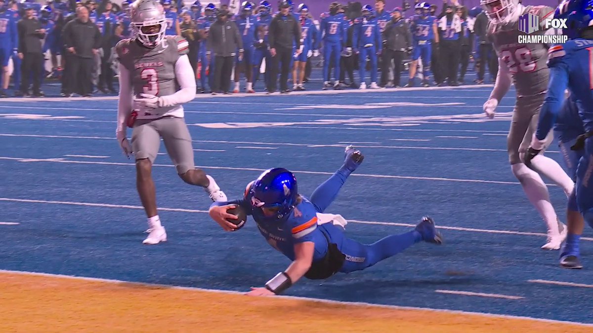 This is how close Maddux Madsen was to putting his knee down before crossing the goal line 🤯 Boise State Football