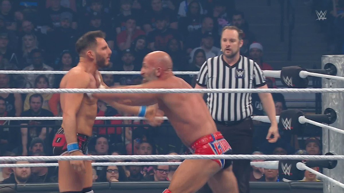 .@CiampaWWE and Johnny Gargano were not playing fair 😳 #SmackDown