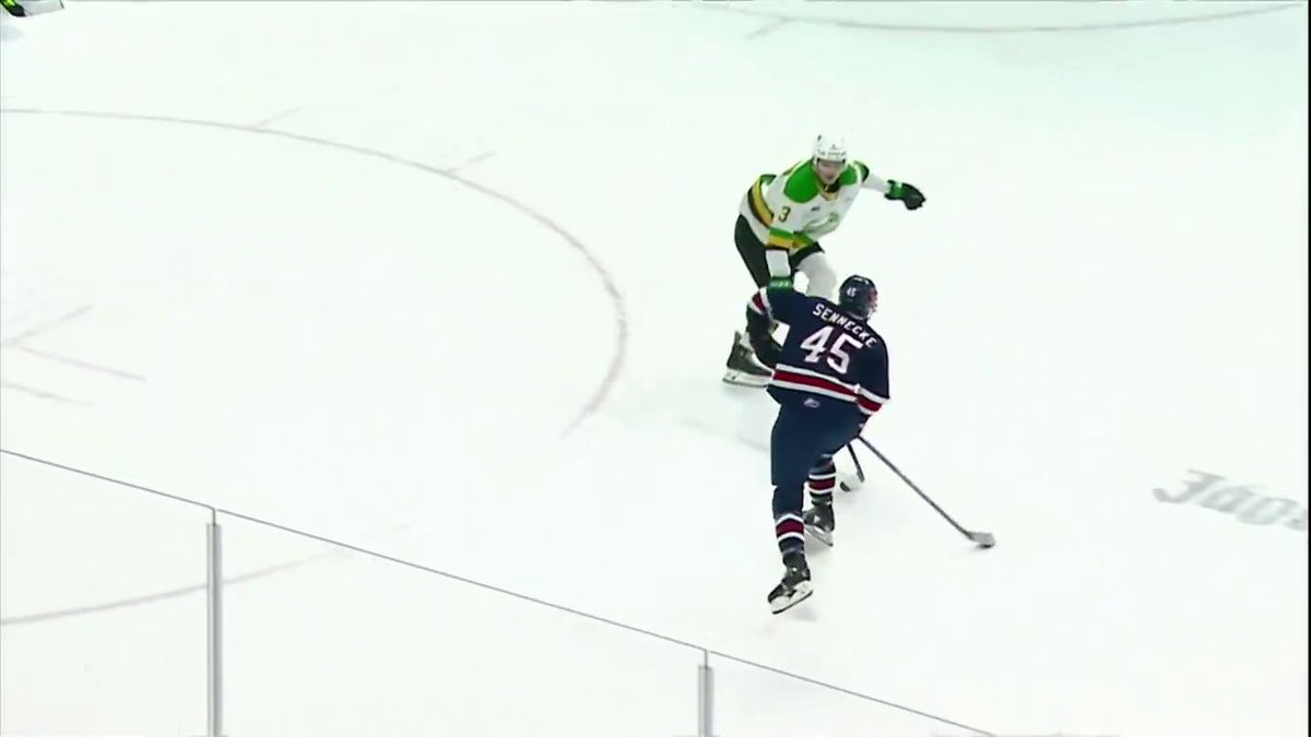BECKETT SENNECKE OH MY GOODNESS 😱 The Anaheim Ducks' third overall pick in 2024 makes not one but TWO disgusting skate to stick moves here. (🎥: Oshawa Generals)