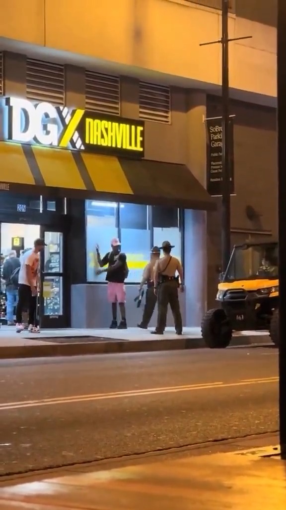 Let's check in on the Dollar General in Nashville and see how it's going 🤨 Exactly as expected; not a single brace in sight... #CityLife #draco #M92 #EDC #nashville #urban #Tennessee #NoBrace #kalashlife #DollarGeneral