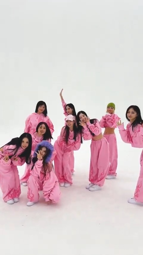 Pretty in Pink 🎀🩷 🎧 STRATEGY #TWICE #트와이스 #STRATEGY