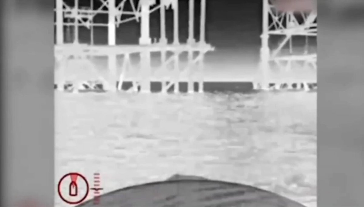 🇺🇦 The Ukrainian Navy struck Russian-occupied gas platforms in the Black Sea using naval and aerial drones. Footage shows drones targeting observation points of the Russian military. Yesterday, Russia's Defense Ministry claimed six naval drones were destroyed.