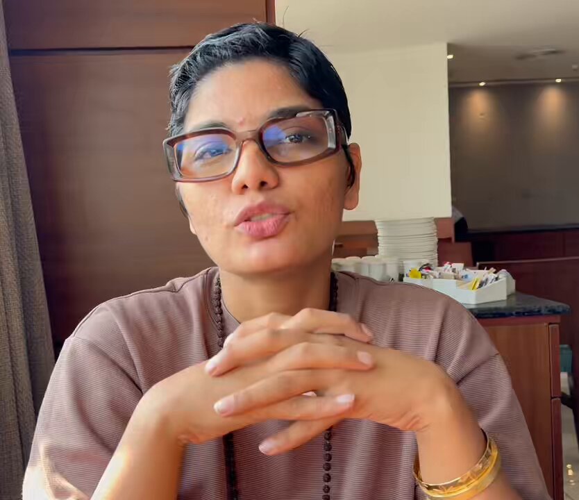 जो आदमी आज तक मणिपुर नहीं गया वो बांग्लादेश के हिंदुओं को बचाएगा! वो आपदा में अवसर ढूँढने वाला नेता है और उसे खूब पता है कि बांग्लादेश में हिंदुओं के मरने पर उसे फ़ायदा होगा.