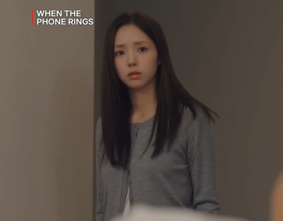 Mau marah liat Baek Sa-eon naik ke kasur masih pake baju kerja. Tapi dia Baek Sa-eon 🥰
