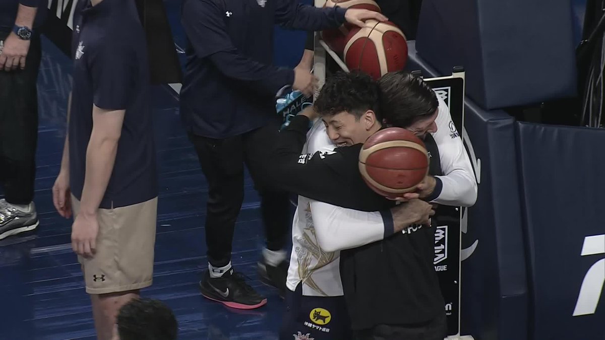 沖縄アリーナでの再会❤️ Jack Ryan Cooley 琉球ゴールデンキングス公式 今村佳太 Keita Imamura 名古屋ダイヤモンドドルフィンズ 公式 📡バスケットLIVEで生配信 #Bリーグ #りそなグループ