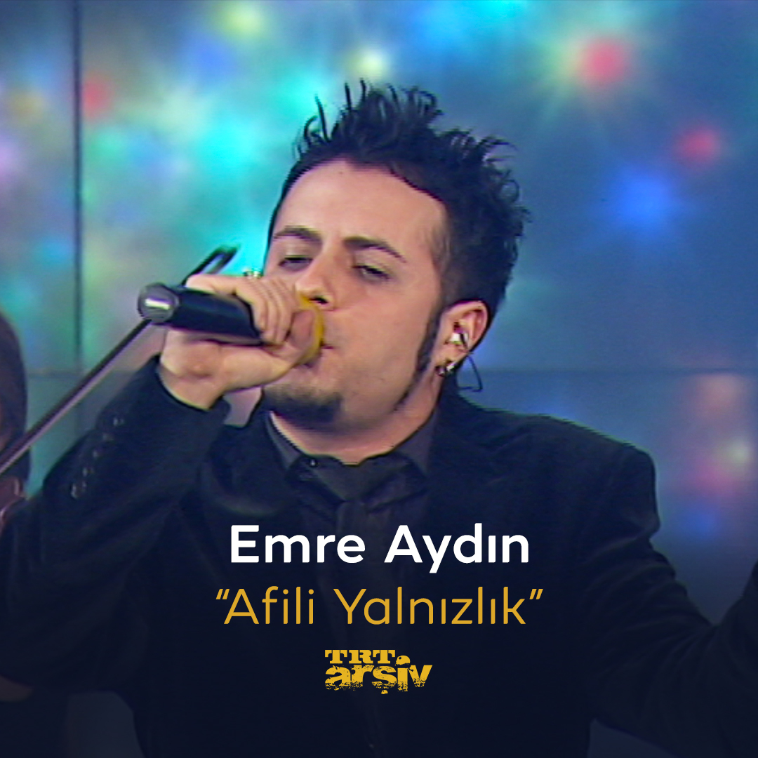 #EmreAydın’ın ilk albümünde yer alan, bir dönemin en sevilen şarkılarından birini dinlemek için 2007 yılına dönüyoruz. Aydın’ın canlı performansıyla: “Afili Yalnızlık” 🎸