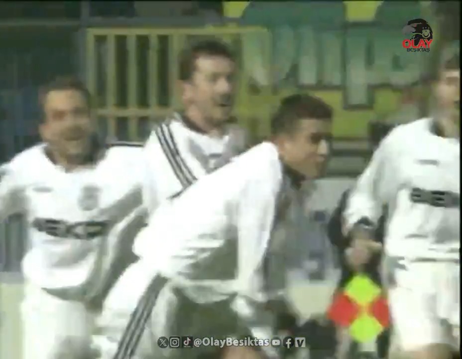 NOSTALJİ| Serdar Topraktepe'nin Beşiktaş formasıyla Fenerbahçe deplasmanında attığı şık gol!. #BJKvFB