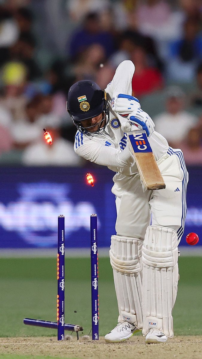 Great Sachin Tendulkar was the only Batter to play Banana 🍌 swing quite comfortably, but today's batters can't even handle the Pressure and moves towards Pavelion in no time 🤐 #INDvAUS #INDvsAUS