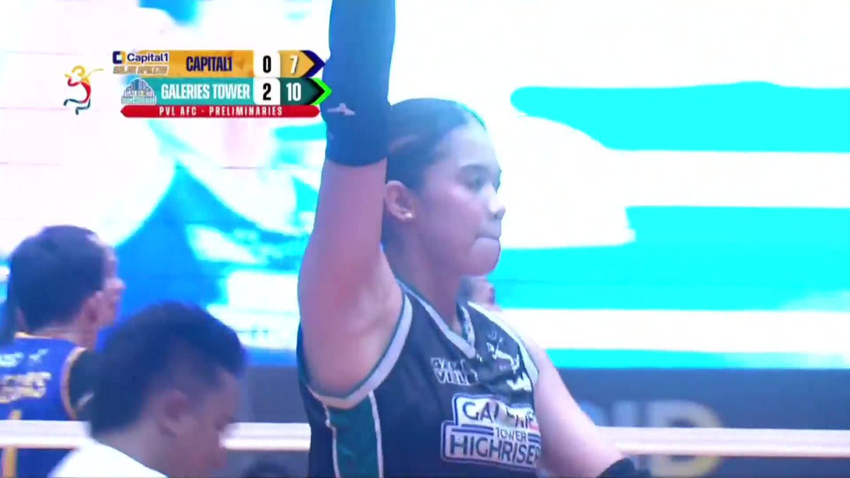 WALANG BABABANG BOLA 🏐 It was an intense long rally between Galeries Tower and Capital1, but Jewel Encarnacion fires the ball off the hand of the Solar Spikers for a Highrisers’ point in the third set of their 2024-25 PVL All-Filipino Conference clash! #PVL2025
