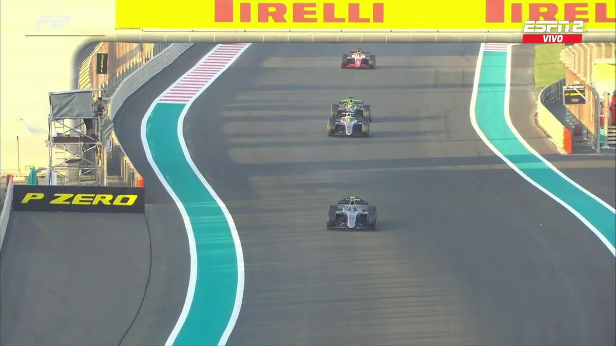 🏎️ #F2 ¡NOOOO! ¡Qué lástima!😡 🇵🇾 Joshua Dürksen 🇵🇾 se estaba metiendo en el podio del sprint del #AbuDabhiGP 🏁 pero el piloto francés Amaury Cordeel le tocó (fue sancionado) y el piloto paraguayo tuvo que abandonar. 💪🏼 ¡A pensar en mañana! #Formula2
