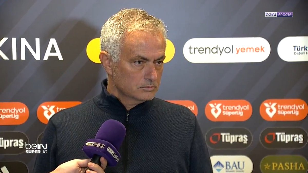 Maç öncesi açıklamalarda bulunan Mourinho: "Şampiyon olma ihtimalleri yok ama derbiyi kazanma ihtimalleri var. Bu ülkede de anladığım kadarıyla derbileri kazanmak daha önemli olabiliyor."