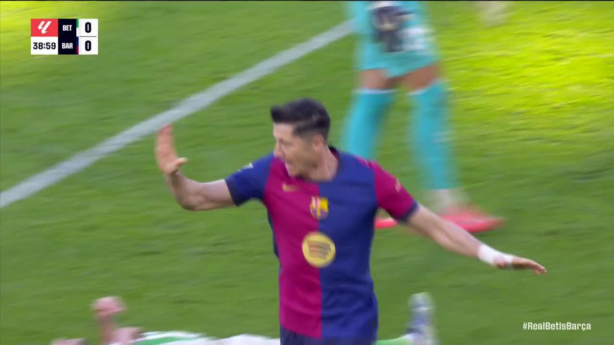 Lamine ➡️ Pedri ➡️ Kounde ➡️ Lewandowski This team goal by Barca 🤩