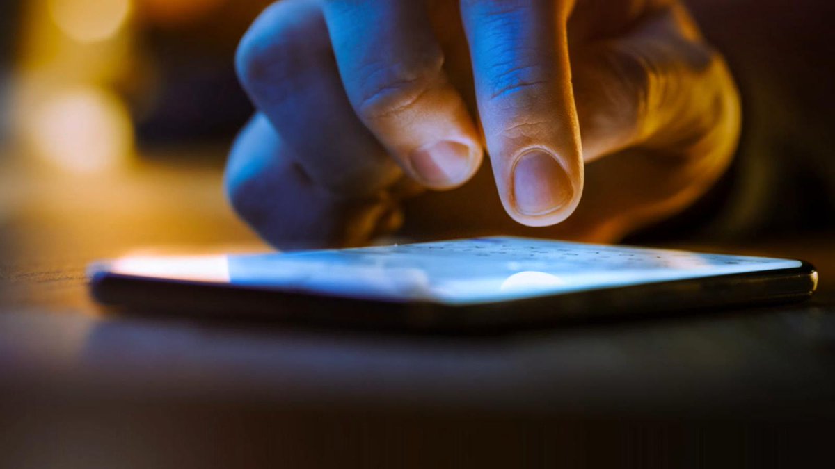The FBI has issued a warning to iPhone and Android users regarding the security of their communication as text messages between Apple and Android devices are not encrypted and could be intercepted by foreign hackers.