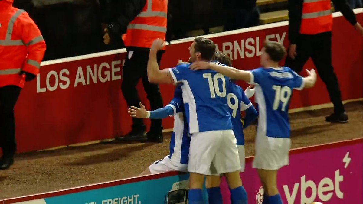 Jay Stansfield with an absolute screamer as he led Birmingham's comeback against Barnsley 🚀