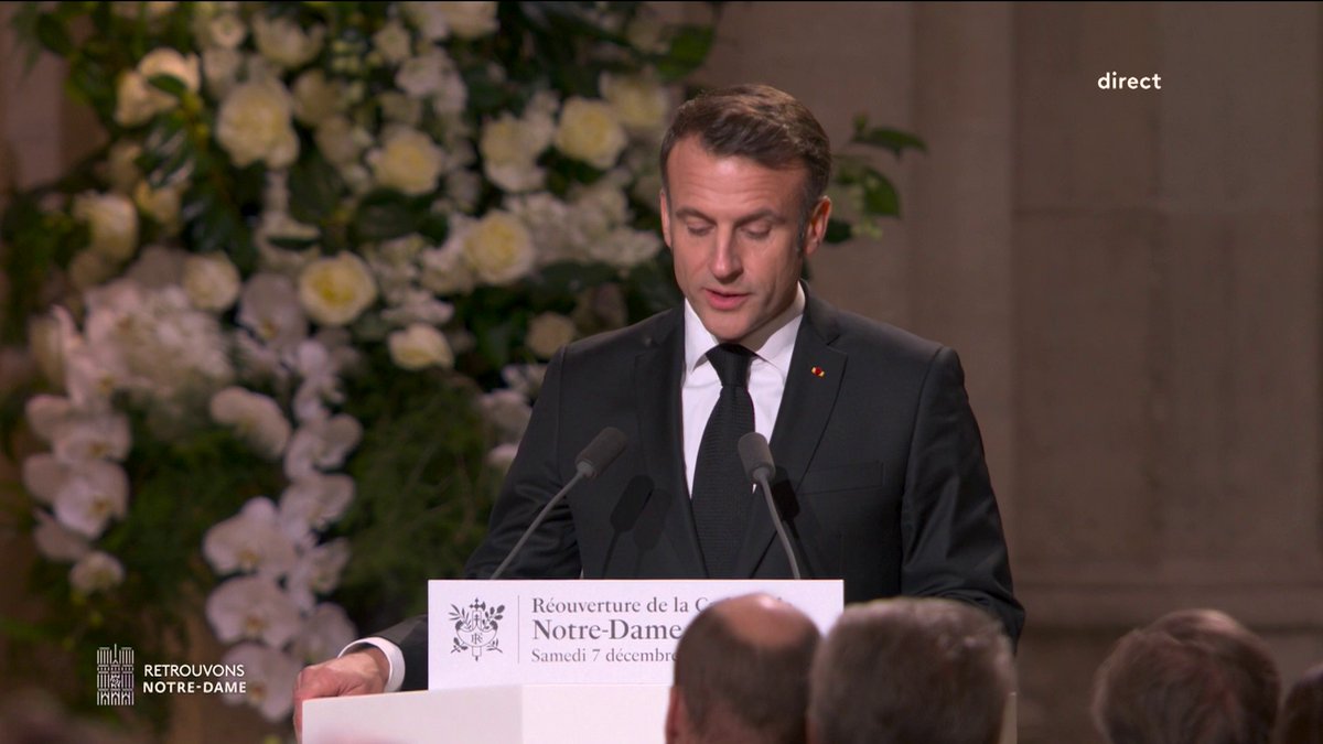 🔴 DIRECT - 🗣️"Ce soir, les cloches de #NotreDame sonnent à nouveau." Le Président Emmanuel Macron prend la parole au sein de la cathédrale qui vient d'ouvrir ses portes. #franceinfo
