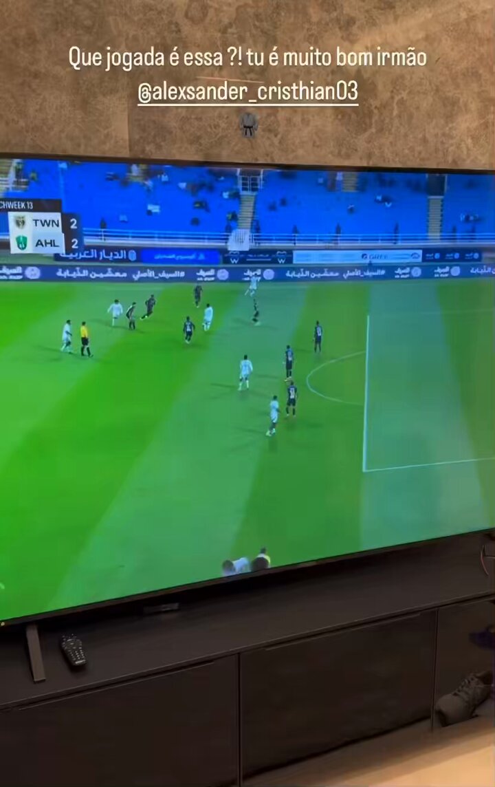 صديق ايبانيز : من الآن فصاعداً اسم الفريق #الأهلي البرازيلي 💚💚😂