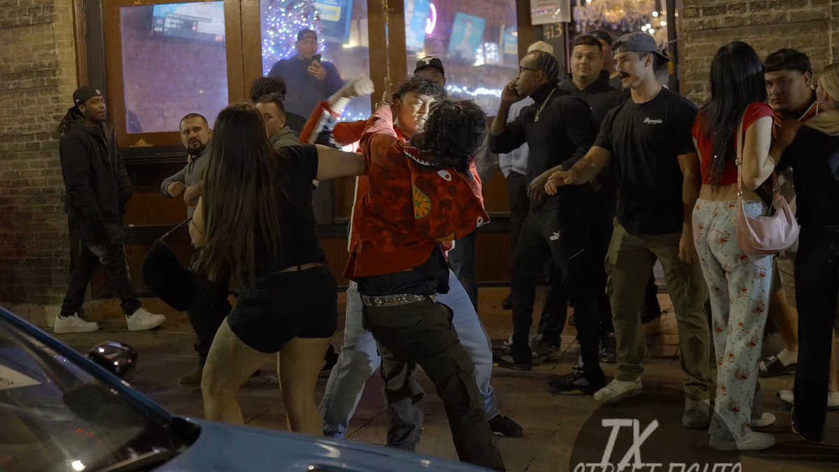 Fight breaks out on 6th Street 12-5-2024 Austin TX #fight #fighting #brawl #streetfights December 2024
