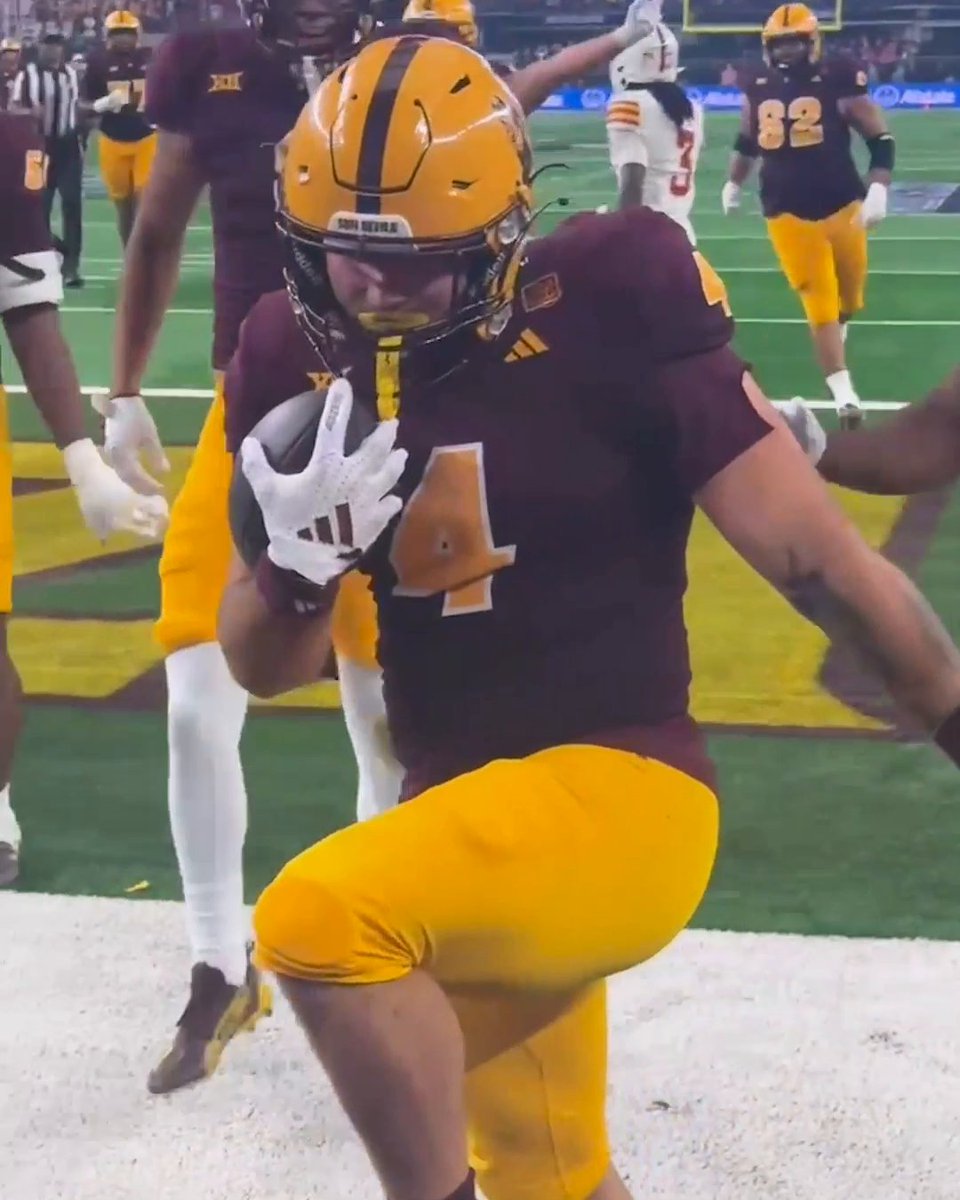 SKATTEBO HIT THE HEISMAN POSE ๐ฎโ๐จ