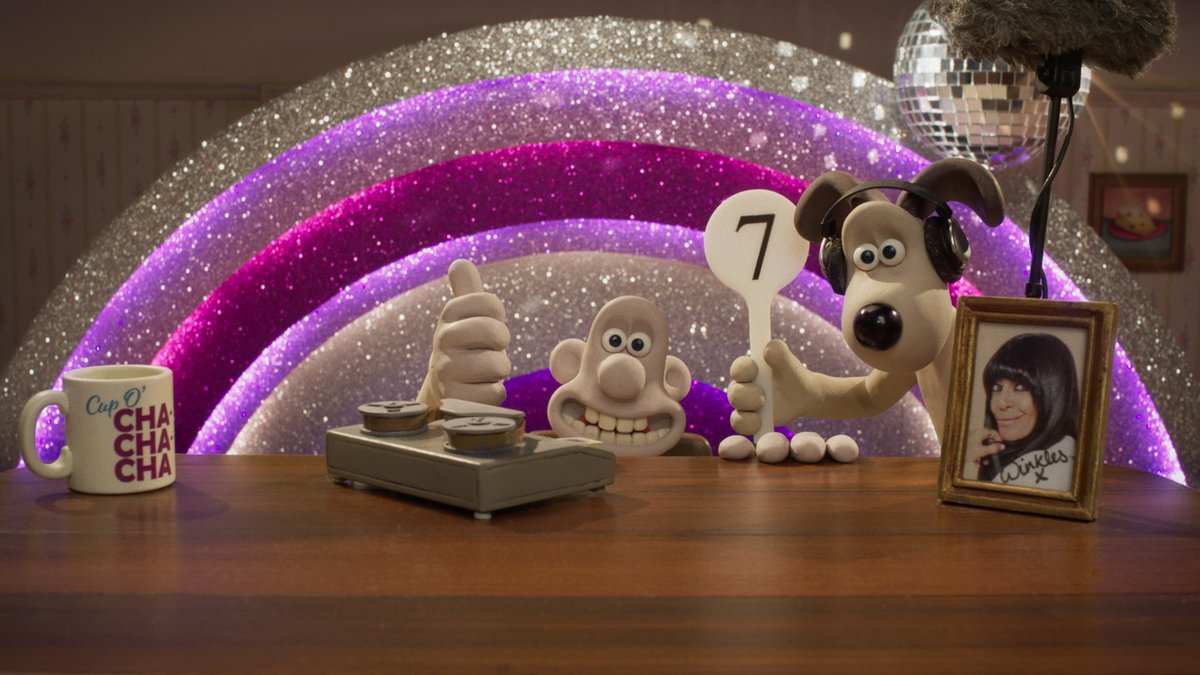 Sequins at the ready! Wallace &amp; Gromit were tonight's BBC Strictly ✨ celebrity guests, reading the show's voting Terms and Conditions 'live' from West Wallaby Street! ✨