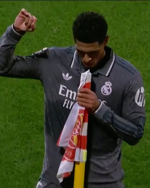 Le talent, la prestance et la classe façon Jude Bellingham. 🩶🙌 L’Anglais est irréprochable dans ce Real Madrid.