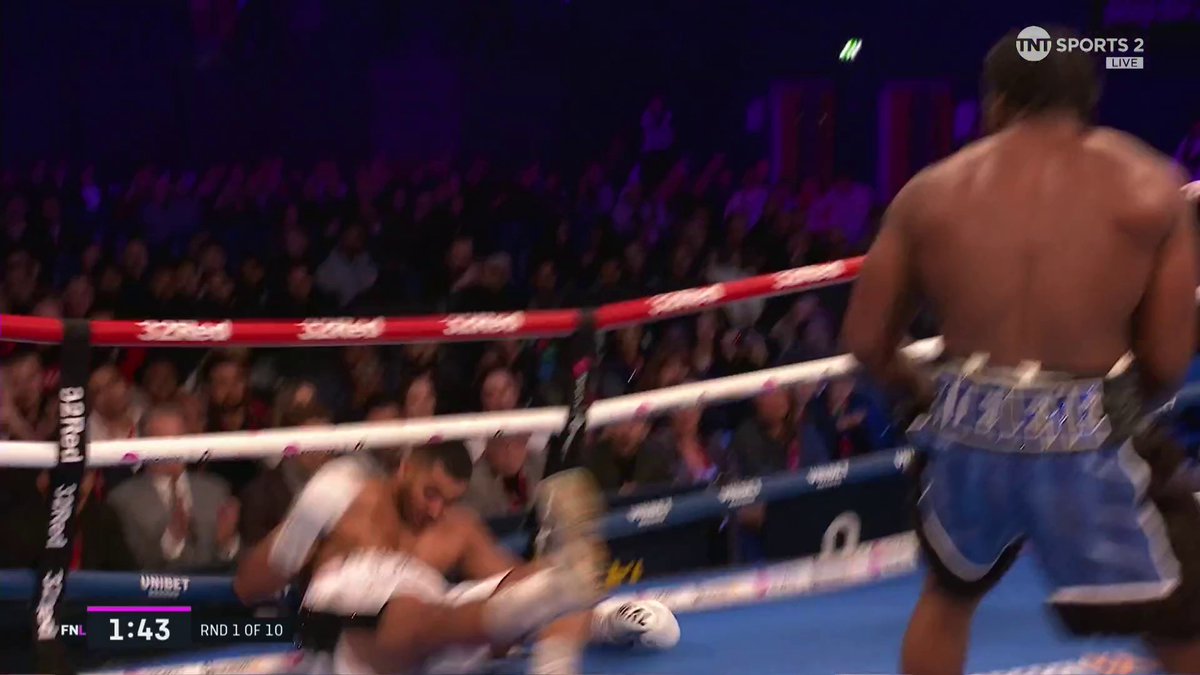 WHAT. A. KNOCKOUT Take a bow David Adeleye 👏 #Magnificent7 #PaulsBentley | Live NOW on TNT Sports 2 and discovery+