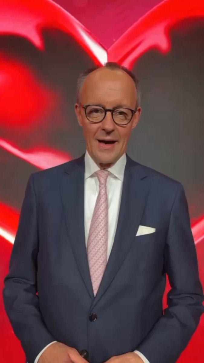 „Es war eine fantastische Sendung. Was haben wir für Kinderschicksale gesehen. Und was hat es für eine große Spendenbereitschaft in Deutschland gegeben. Herzlichen Dank an alle, die mitgemacht haben. Und ich spende 4000 Euro, damit das noch mal ein größerer Erfolg wird.“ (tm) #einherzfürkinder
