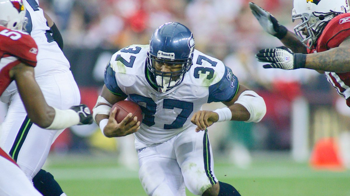 MVP Shaun Alexander went off for 173 yards &amp; 2 TDs in Arizona 😮‍💨 📺: #SEAvsAZ – Sunday 4:05pm ET on CBS/Paramount+ 📱: