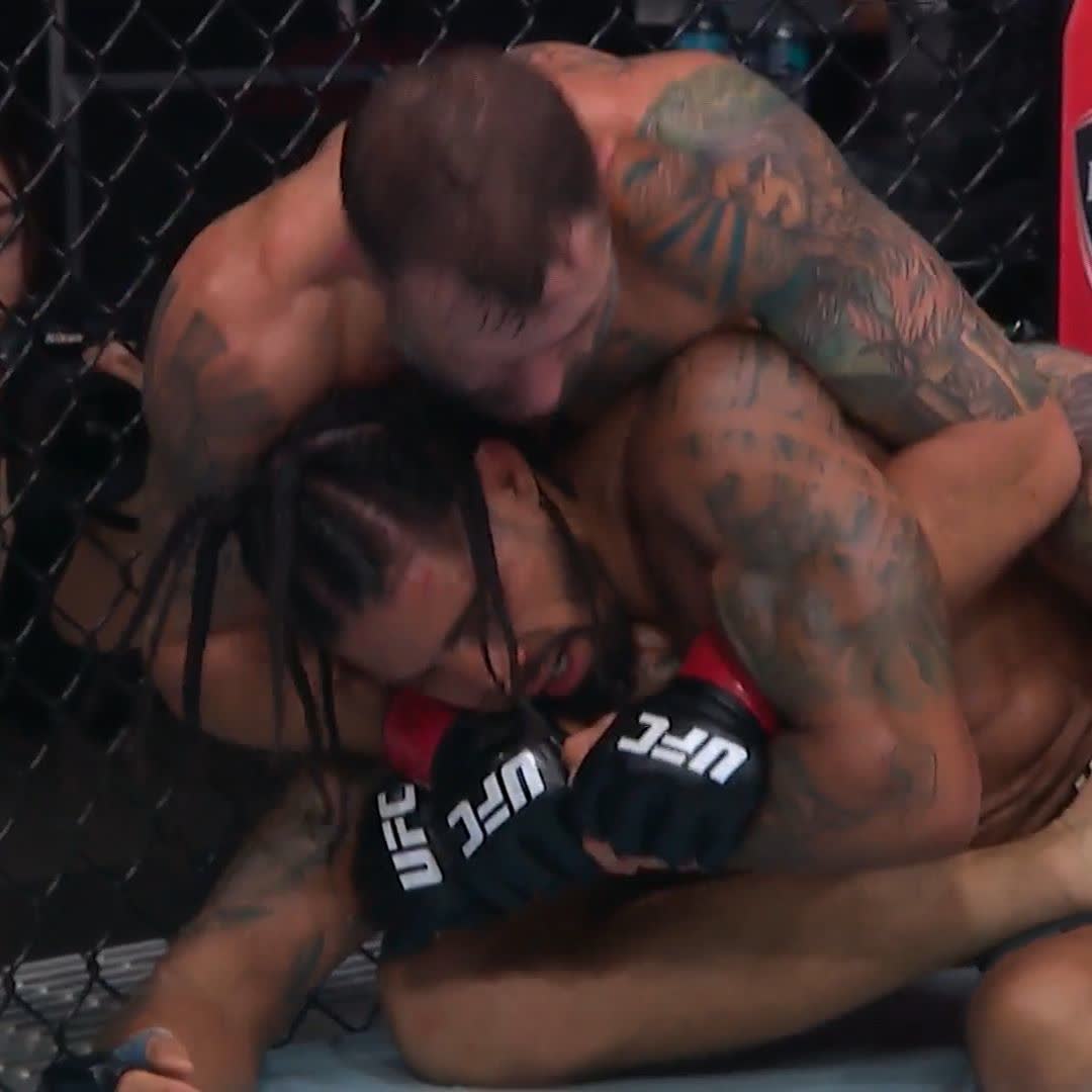 🚨 CHIESA TROUVE LA SOUMISSION À SON TOUR, LE DÉBUT DE CET #UFC310 EST INCROYABLE ☄️