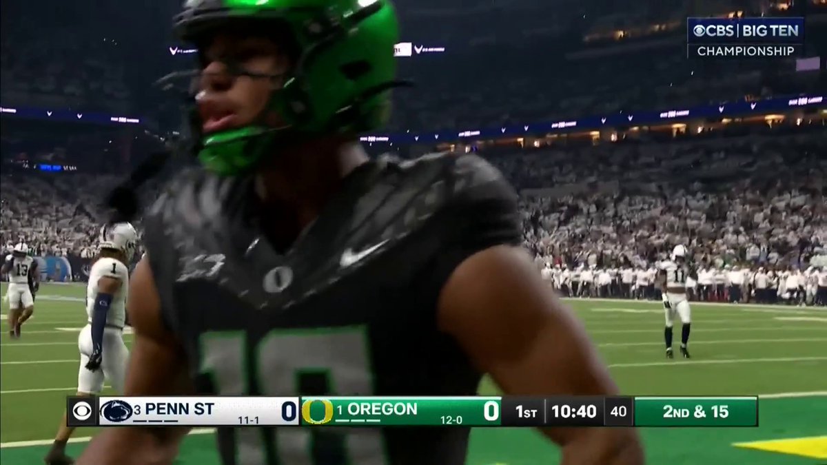HURDLE FOR THE TOUCHDOWN @Oregonfootball strikes first 🔥 📺 CBS