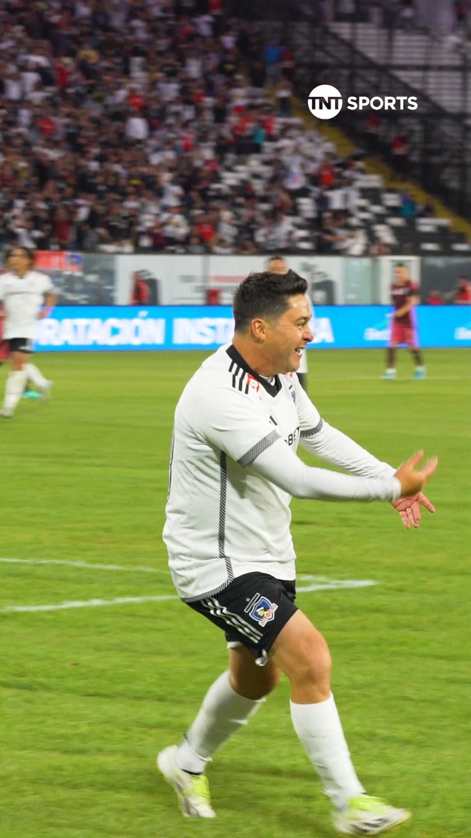 👏👏👏 LA EMOCIÓN DE MANOLETE Manuel Neira anotó el tanto de Colo Colo, en el #DueloDeLeyendas ante River Plate, y volvió a gritar un gol con la camiseta de sus amores en el Monumental. Su hijo y amigos lo acompañaron en un momento muy especial para el canterano Albo.