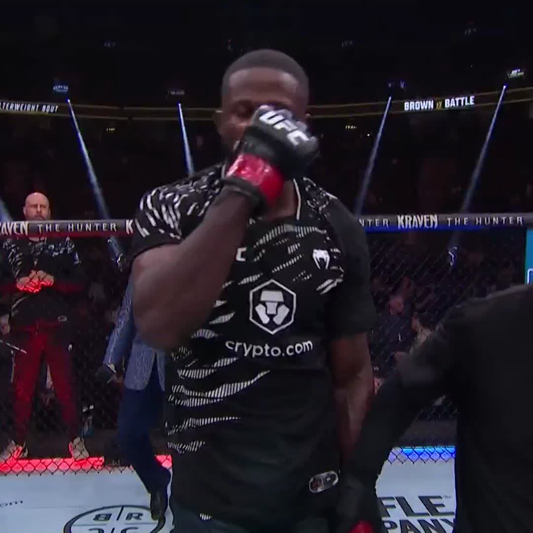 Razor thin 👀 Bryan Battle gets the split decision victory 💪 #UFC310