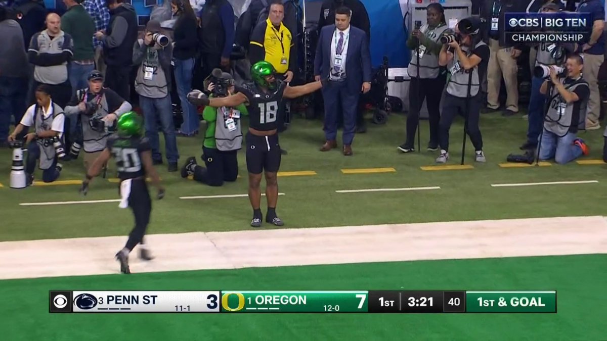 Fake the pitch and throw the touchdown. Kenyon Sadiq finds the end zone again!