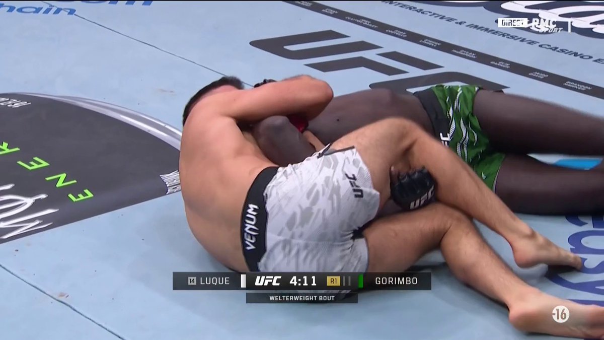 🇧🇷😳 WOOOOWWWW ! Quelle soumission de Luque qui endort son adversaire Gorimbo dès la première minute du combat ! Une droite + une soumission. Simple et efficace...
