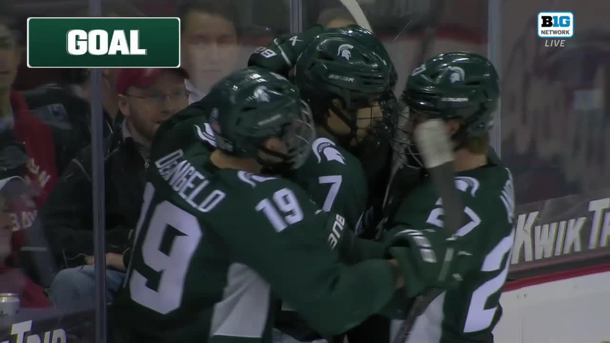 Larson goes forehand-to-backhand to tie this game up at 2-2! Andrews with the apple.