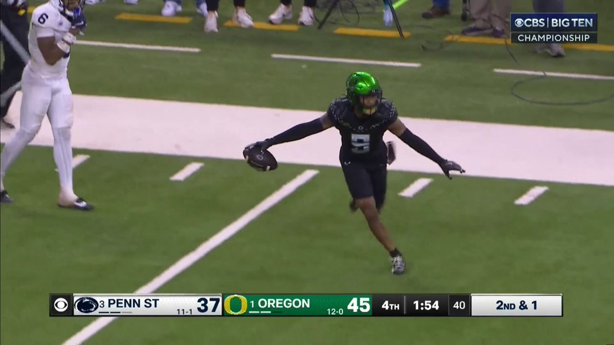 PICKED OFF BY OREGON 😱 The @Oregonfootball defense intercepts Drew Allar 🦆 📺 CBS