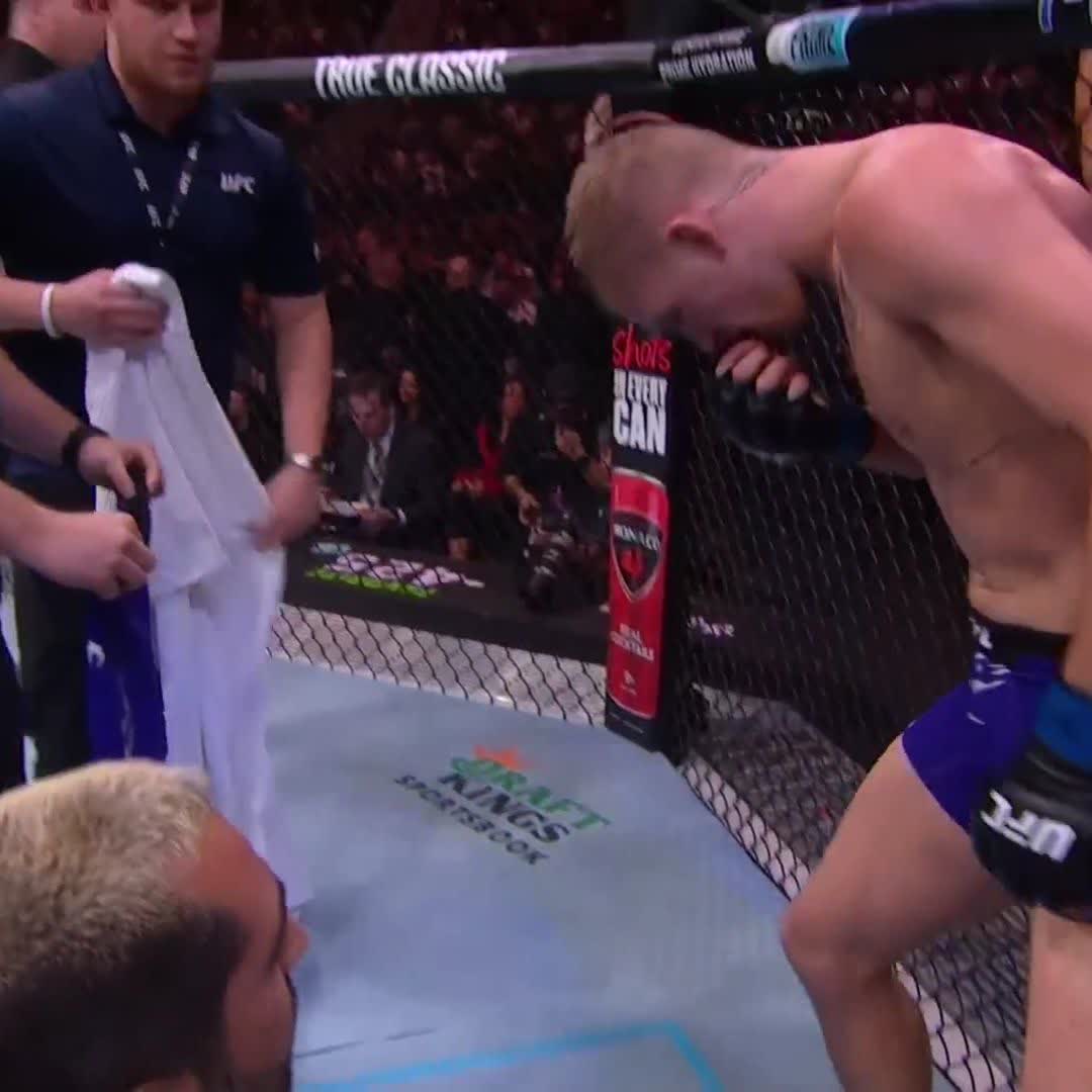 Wardrobe change midfight?? #UFC310