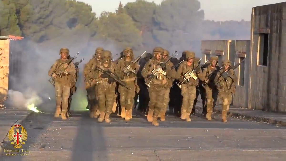 Felicidades a nuestra #Infantería, Cuerpo Jurídico Militar y Capellanes castrenses, en el día de su #Patrona, la Inmaculada Concepción. "que aún te queda la fiel Infantería que, por saber morir, sabe vencer". ¡Fuego, movimiento, choque! #SomostuEjército 🇪🇸