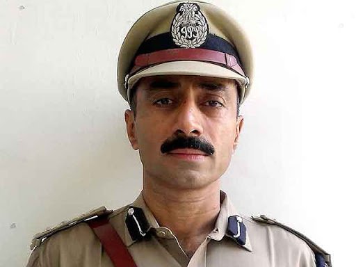Breaking!🚨 Today Gujarat court acquitted former IPS Sanjiv Bhatt in 1997 custodial death case But still, he will not come out as he is serving Life imprisonment in one more such case of 1990 It's a Win, but still Goal is far.. 😑 #SanjivBhatt