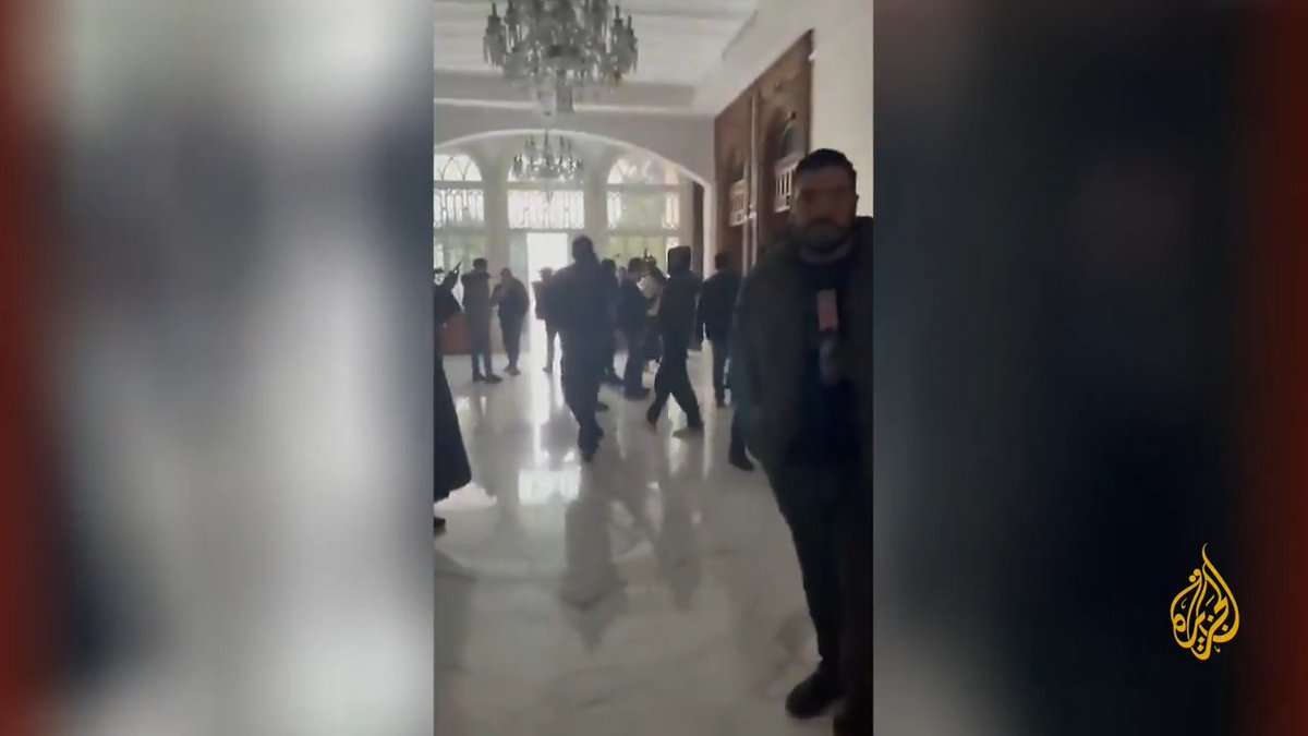 صور مباشرة من داخل منزل بشار الأسد في حي المالكي بالتزامن مع إعلان المعارضة دخولها دمشق وإسقاط نظامه #الجزيرة_سوريا