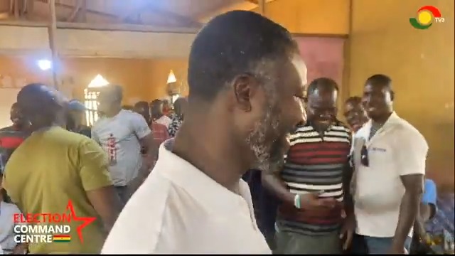 #Election2024: The NPP parliamentary candidate of Ningo Prampram, Micheal Tetteh-Eku, makes fun of himself, saying his defeat is embarrassing. #TV3GH #ElectionCommandCentre