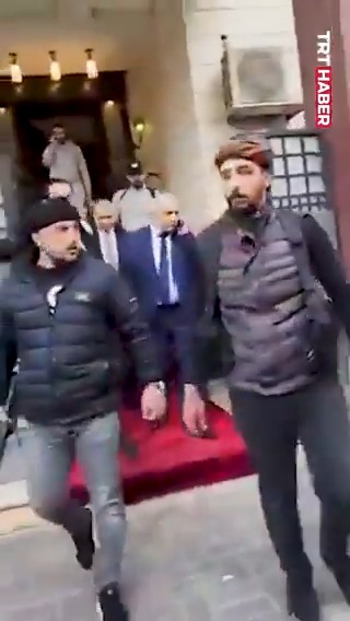 Esed rejimi Başbakanı Muhammed el-Celali, muhaliflerin askeri yetkilileriyle görüşmeye gidiyor.