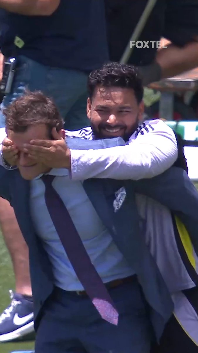 PANT 🤝 GILCHRIST...!!! - A beautiful moment at Adelaide 🤍