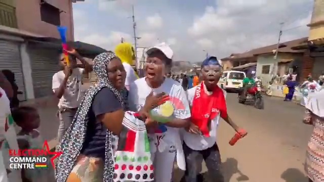 Mood in Kumasi: NPP faithful in tears after Dr. Bawumia conceded defeat to John Mahama💔 #TV3GH #ElectionCommandCentre [Video: AKOMA 87.9 FM]