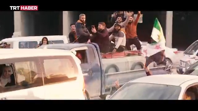 Suriye özgürleşti, Esed Şam'ı terk etti...