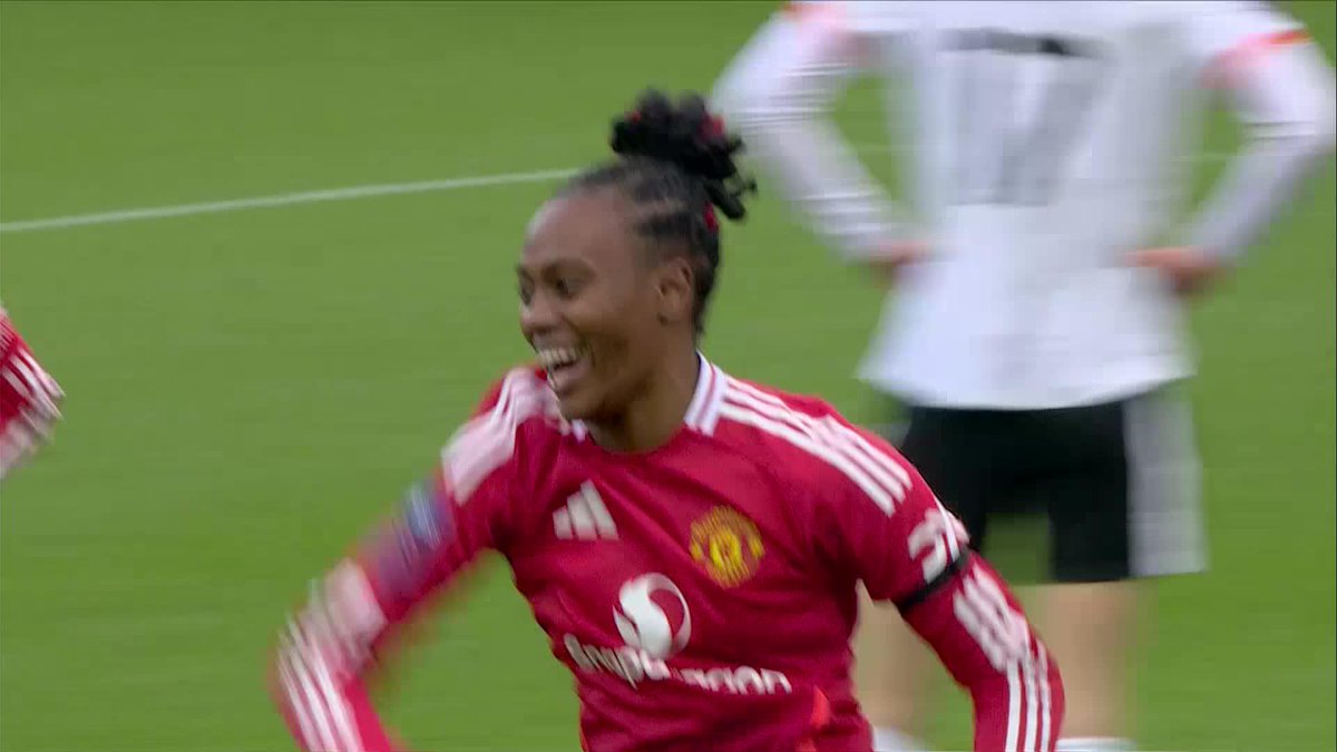 Sneaking in at the back post! Malard gets in on the goals for Manchester United Women #BarclaysWSL