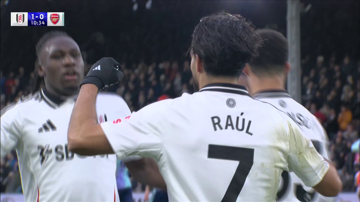 What a finish from Raúl Jiménez to give Fulham the lead over Arsenal at Craven Cottage! 💫