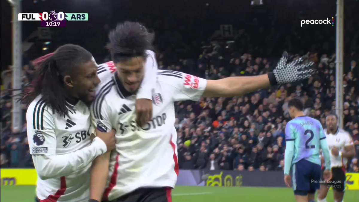 RAUL JIMENEZ PUTS FULHAM AHEAD OF ARSENAL. 🇲🇽💥 📺 Peacock | #FULARS