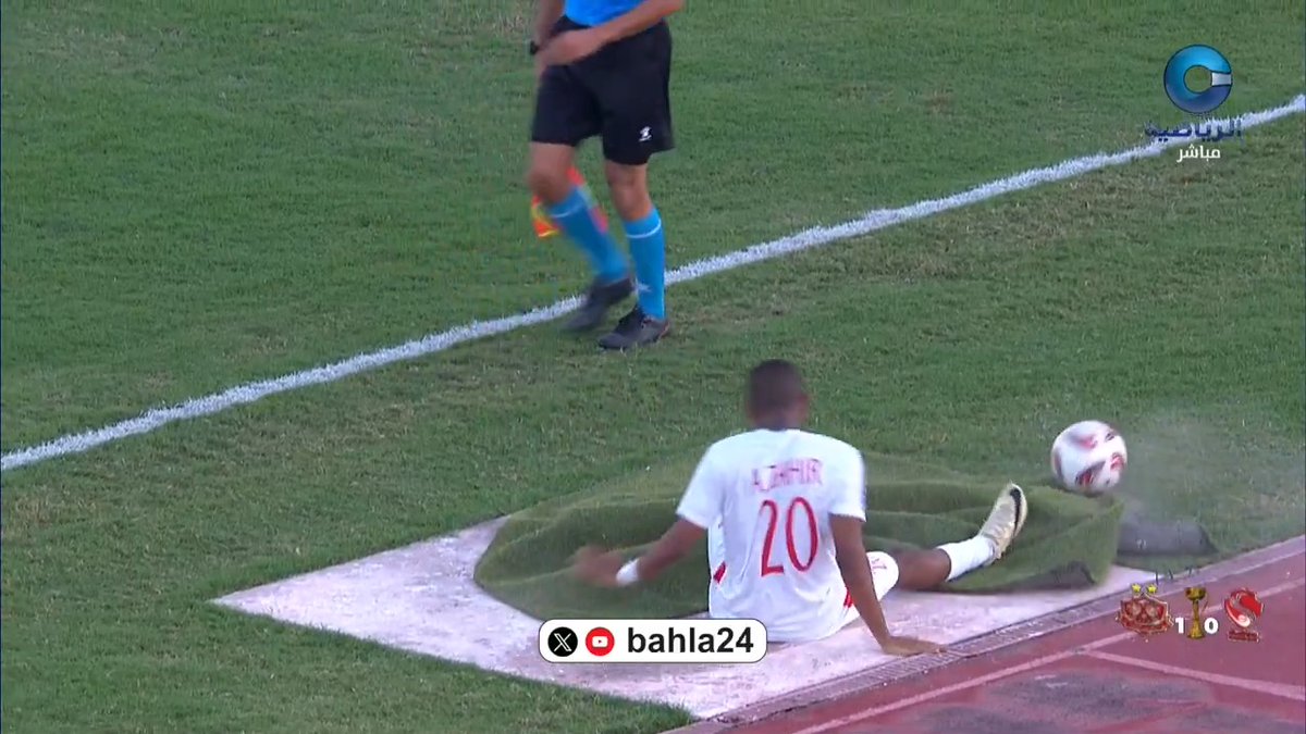 😳😳😳😳 إصابة لاعب ظفار بسبب الأرضية