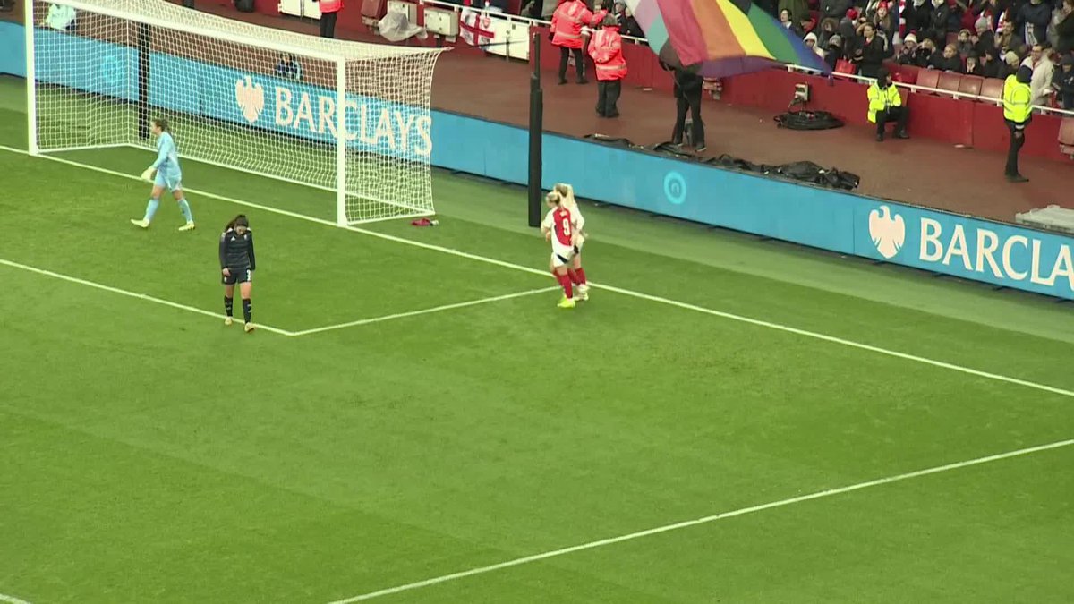 Right place, right time for Beth Mead MBE 👊 #BarclaysWSL Arsenal Women