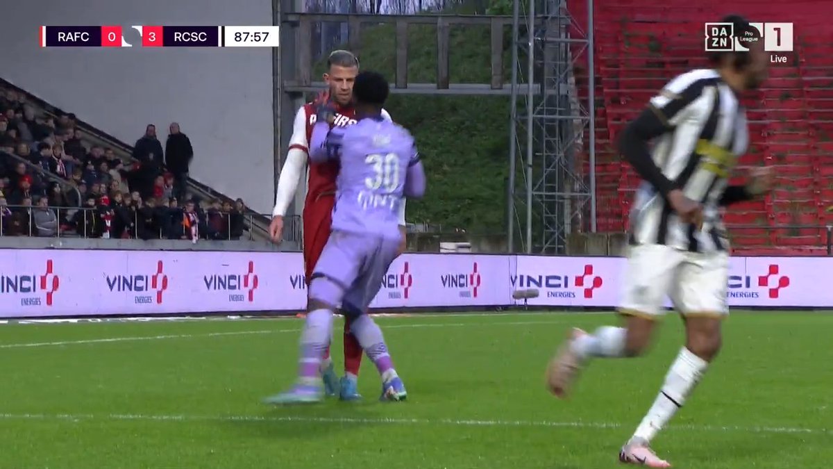 🤡 l La réaction stupide de Mohamed Koné face à l’Antwerp